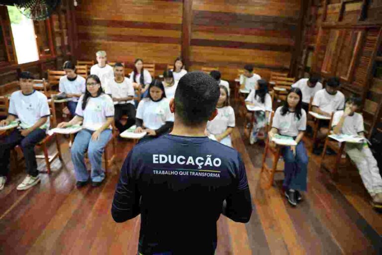 educacao_sala de aula escola da floresta_Euzivaldo Queiroz-Seduc (88) (1)