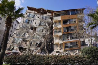 Onde ocorrem mais sismos? NOAA publica lista dos lugares com mais terremotos no planeta (Ásia lidera o Top 10)