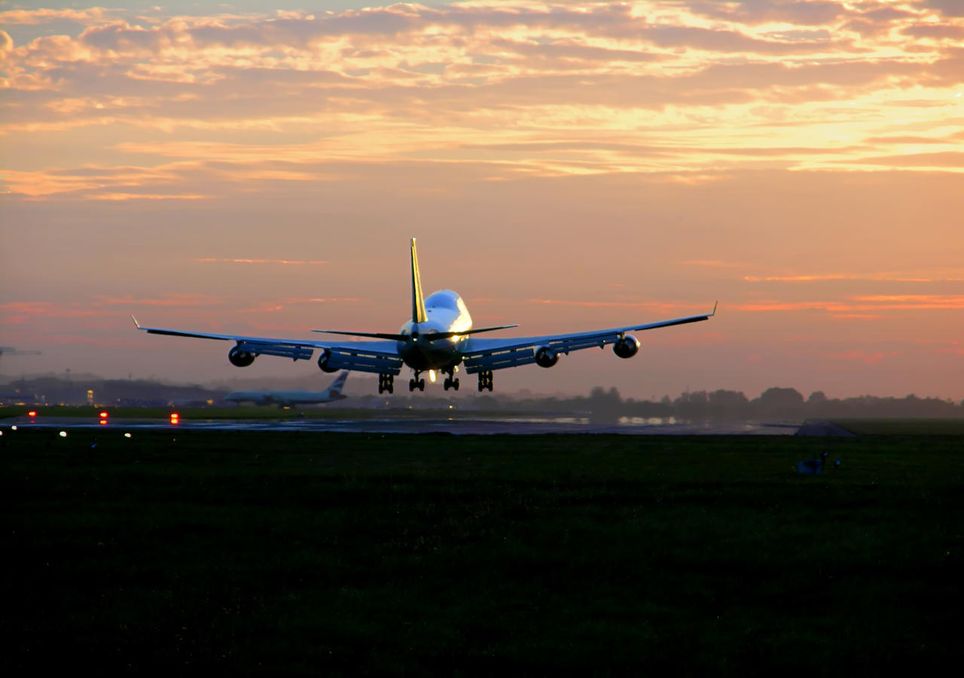Aeroportos como Heathrow e Gatwick emitem fortes sinais de radar.