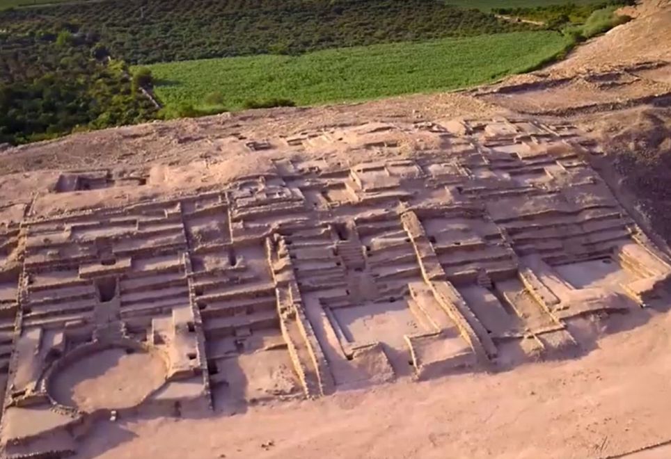 O centro urbani de Peñico provavelmente serviu como um centro comercial ligando as culturas da costa do Peru com as dos Andes e da Amazônia. O centro urbani de Peñico provavelmente serviu como um centro comercial ligando as culturas da costa do Peru com as dos Andes e da Amazônia.