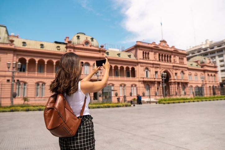 turista-tirando-foto-na-casa-rosada