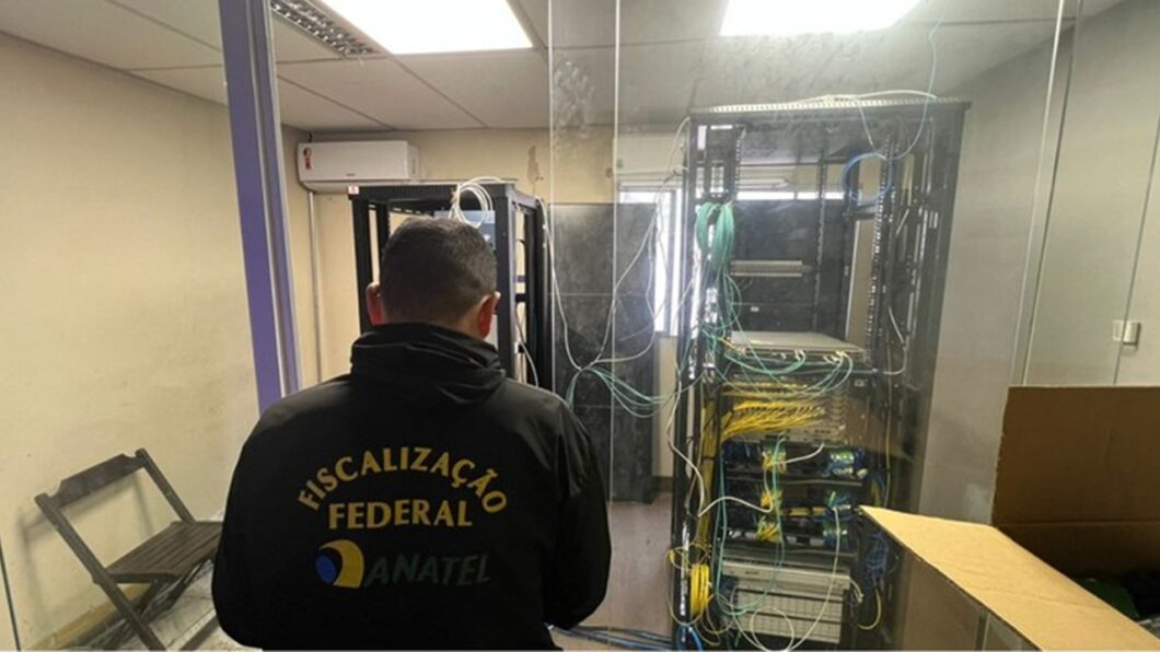 Agente da Anatel na operação Fantasma da Rede