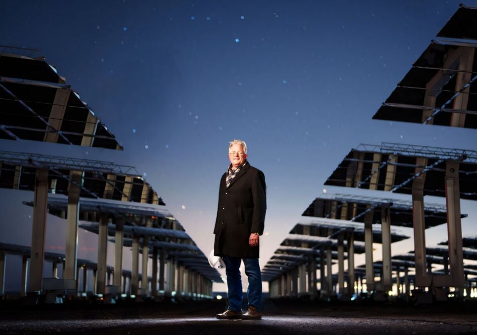 John Sandusky no campo dos helióstatos