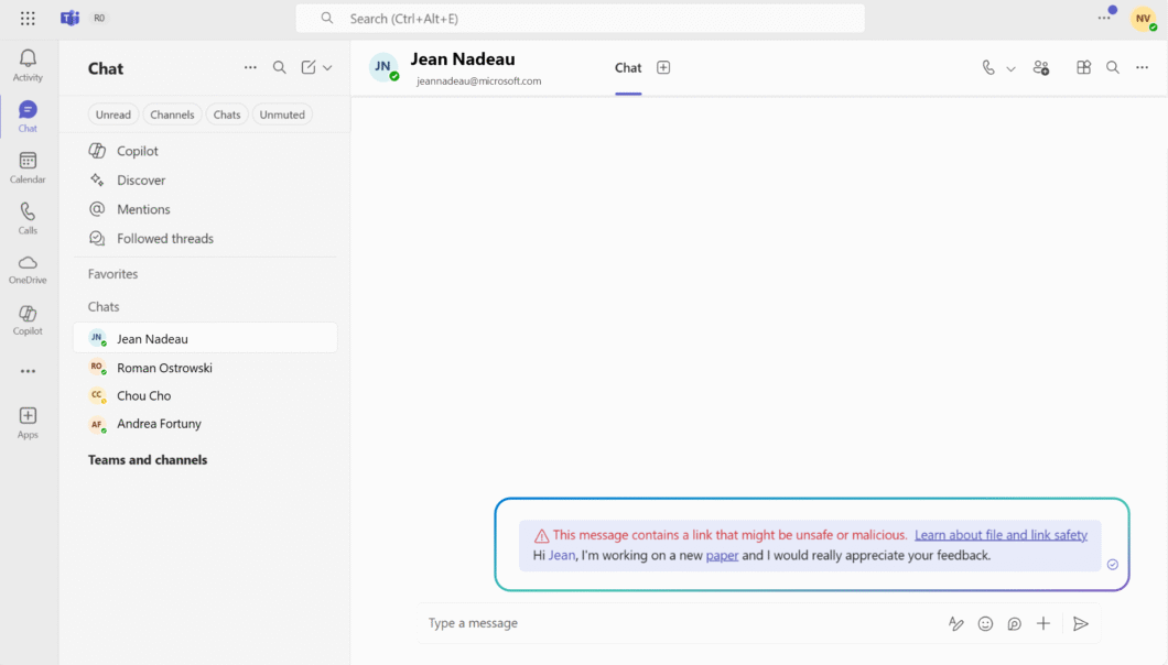 Captura de tela mostrando uma mensagem enviada no Teams com um aviso de link potencialmente malicioso