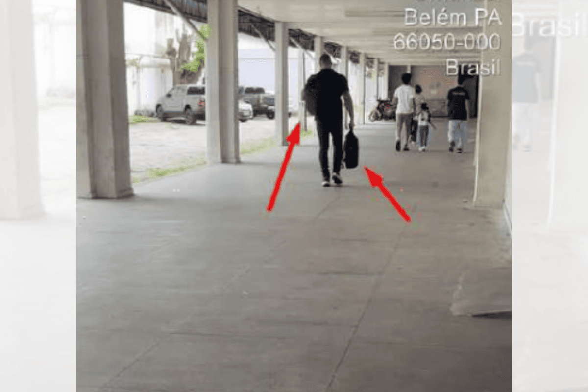  ALEX sai do banco com duas mochilas, segundo a PF