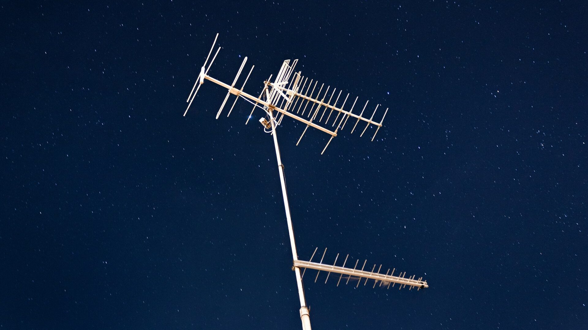 imagem de uma antena de transmissão de TV