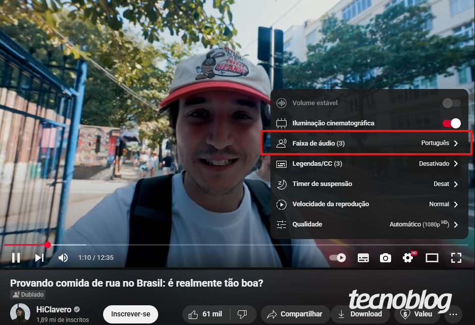 Captura de tela de um vídeo no YouTube. A caixa de ajustes está aberta e a opção "Faixa de Dublagem" aparece marcada por uma linha vermelha.
