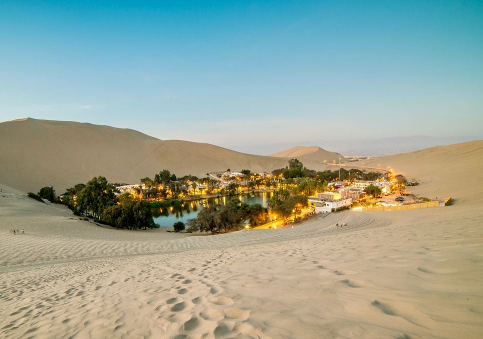 Oásis de Huacachina, Ica, Peru. Oásis de Huacachina, Ica, Peru.