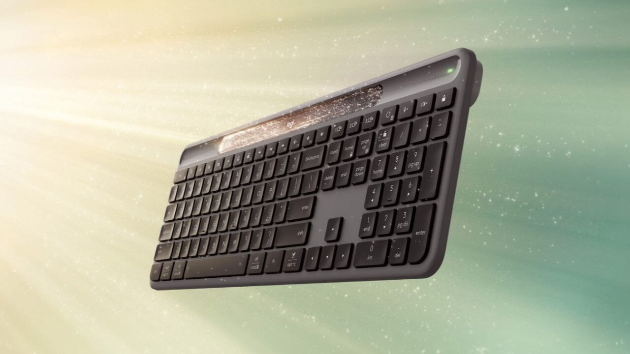 Imagem mostra o novo teclado alimentado por luz da Logitech. Ele é de cor preta.