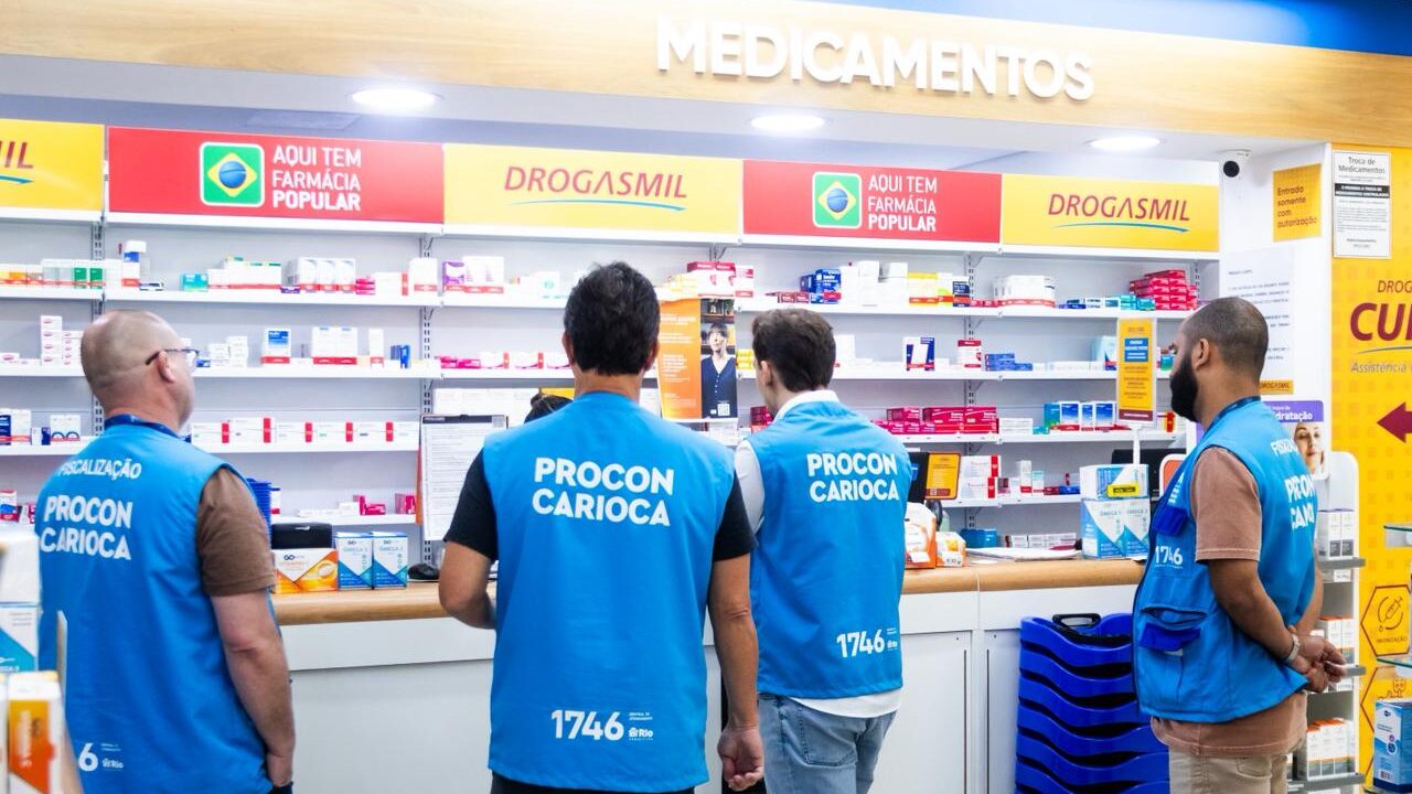 Procon Carioca multa farmácias por irregularidades.