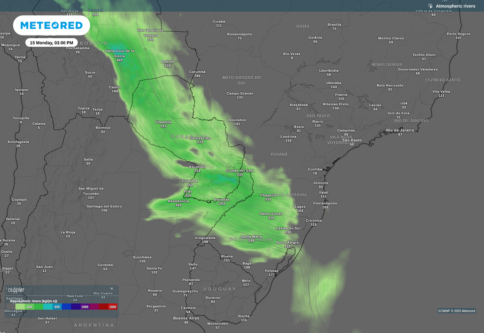 Previsão de atuação do jato de baixos níveis com rio atmosférico nesta segunda (15), de acordo com o ECMWF.