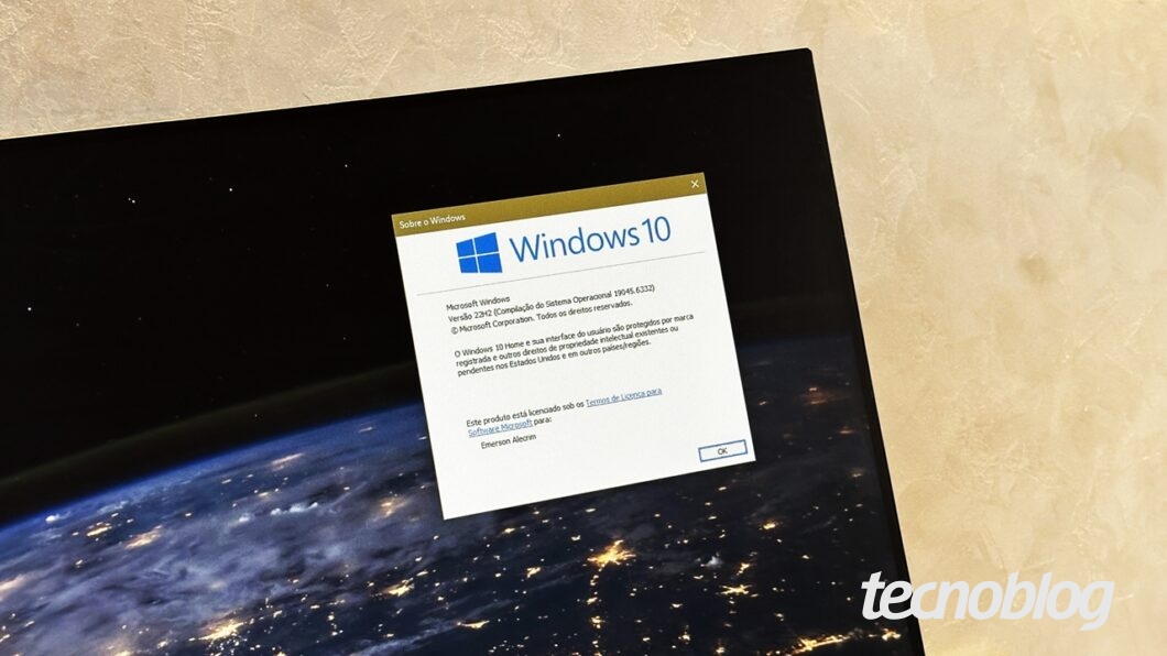 Monitor exibindo o Windows 10