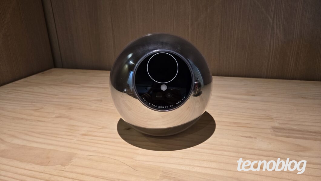 Dispositivo da World faz a captura e converte tosto da pessoa num hash único