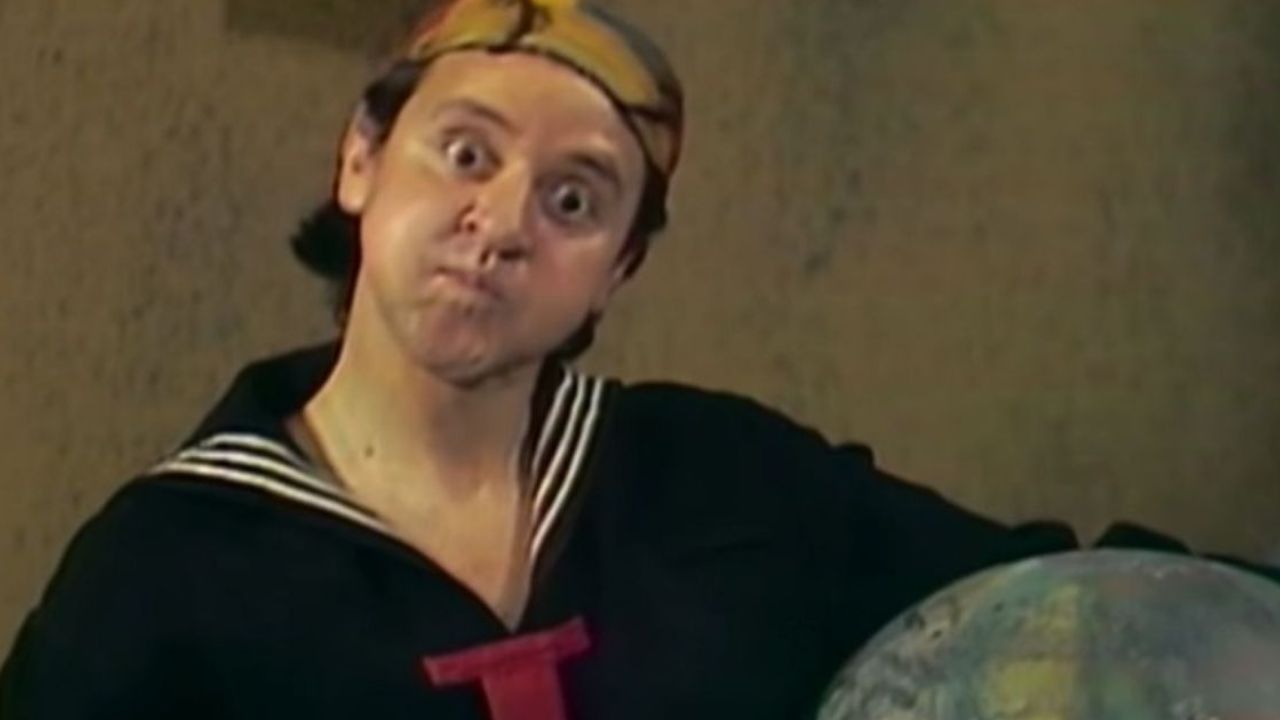 personagem-quico-em-cena-da-serie-chaves-com-expressao-engracada-e-boina-colorida