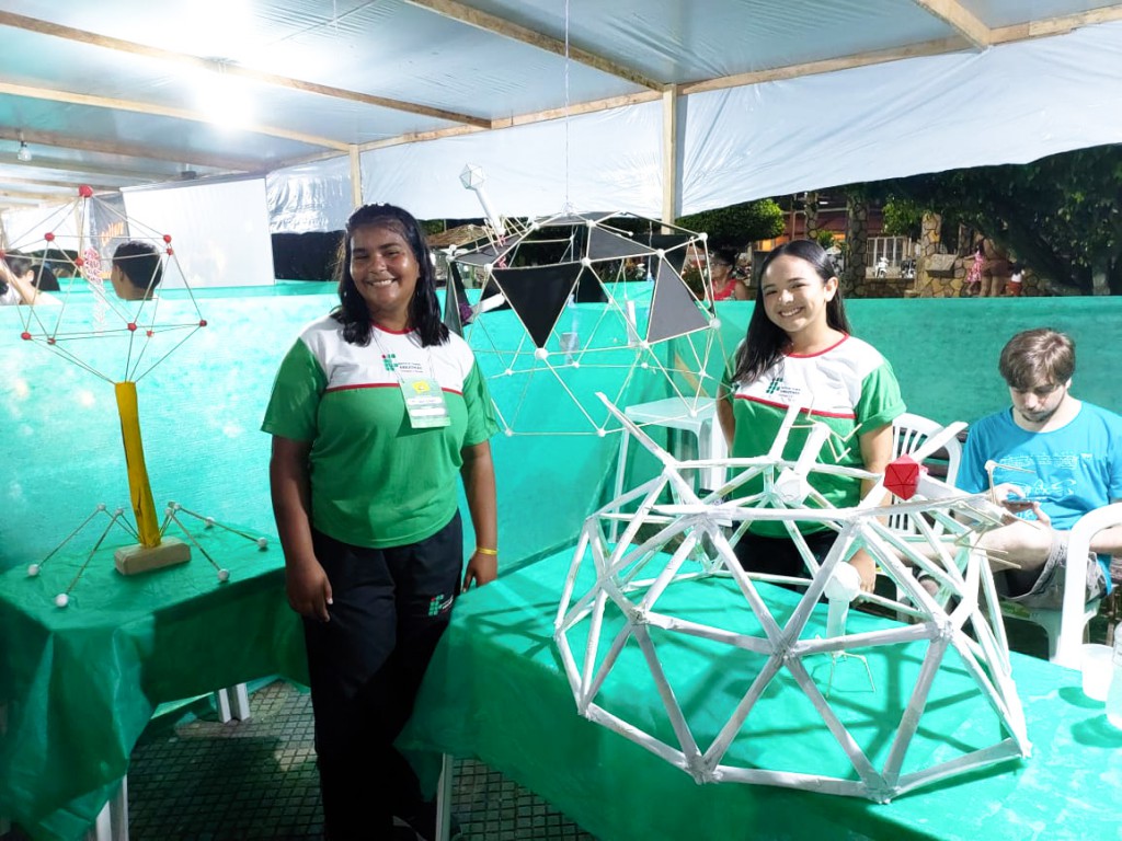 FAPEAM- VII Feira de Ciências na Praça Foto arquivo pessoal da pesquisadora Débora Rodrigues de Aquino Machado  (1)