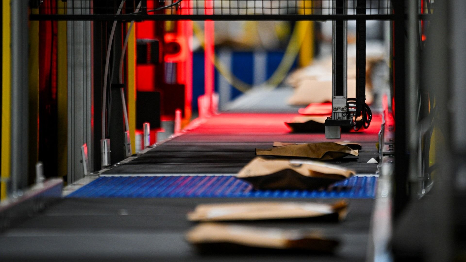 amazon-pode-substituir-600-pessoas-por-robos