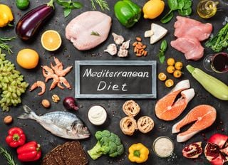 Dieta mediterrânea pode reduzir em 75% os sintomas de psoríase, afirma novo estudo