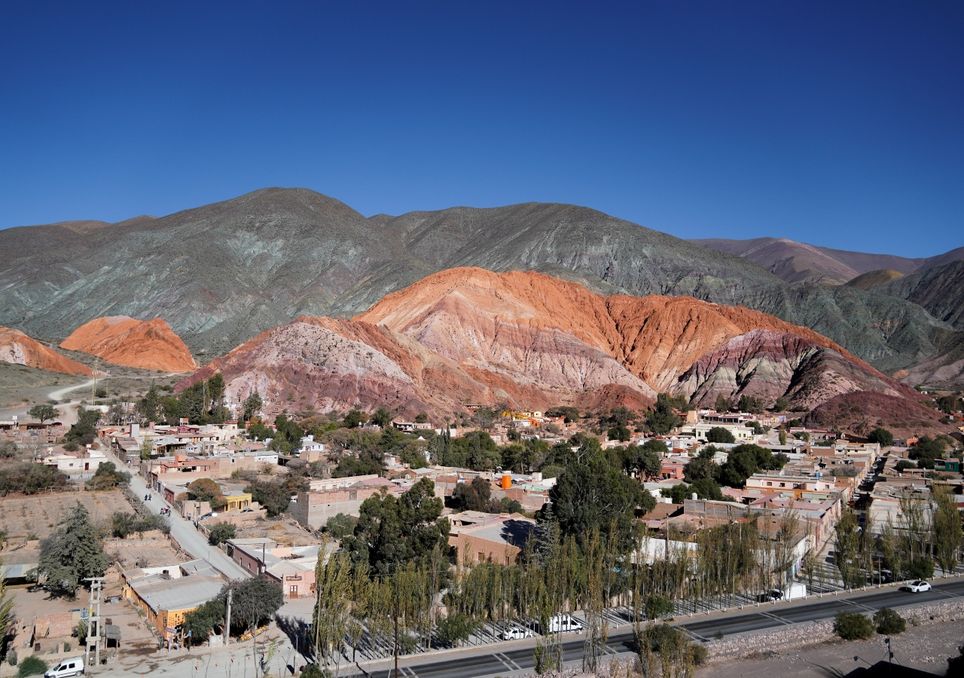 O Maciço das Sete Cores está localizado nos arredores da cidade de Purmamarca O Maciço das Sete Cores está localizado nos arredores da cidade de Purmamarca