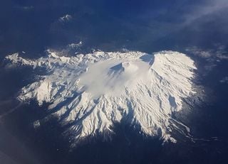 O derretimento de geleiras pode desencadear erupções vulcânicas mais explosivas, afirma novo estudo