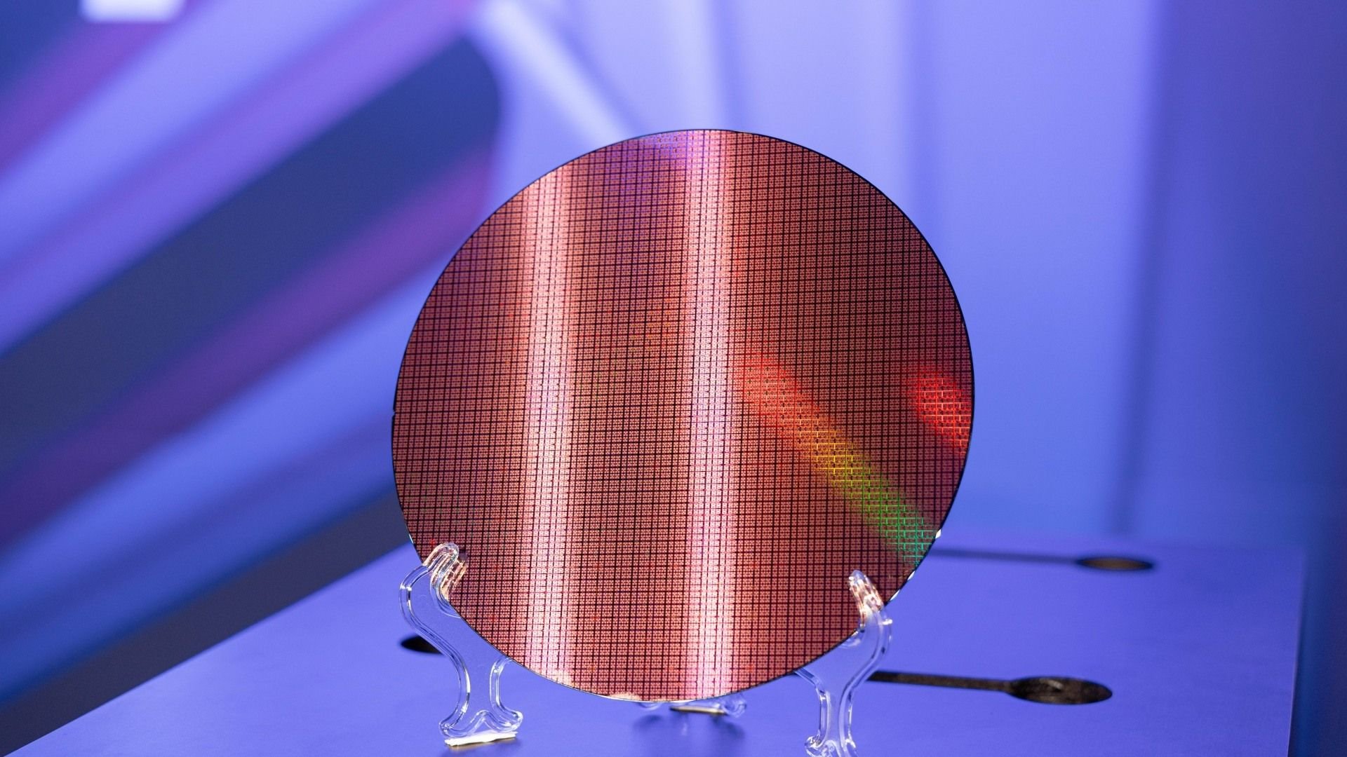 wafer-intel-panther-lake-chip.jpg