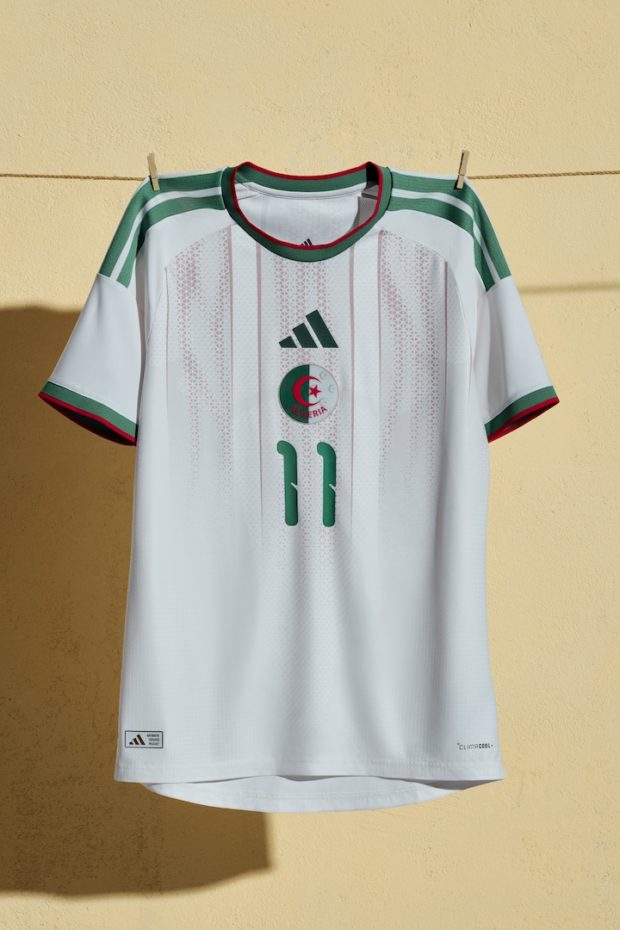 Camisa da Argélia traz detalhes em vermelho e verde, cores da bandeira do país