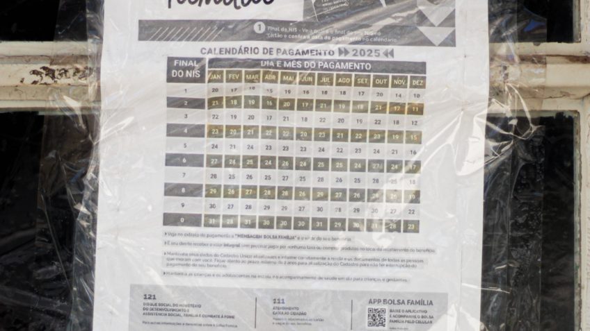 Informações referentes ao pagamento do Bolsa Família ficam na porta do centro