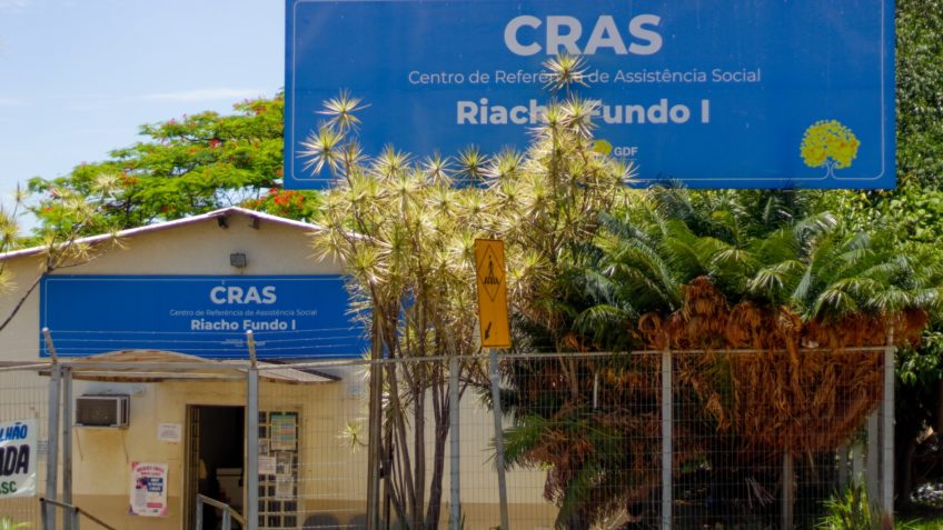 Na imagem, a fachada o Cras (Centro de Referência de Assistência Social) do Riacho Fundo 1, no Distrito Federal