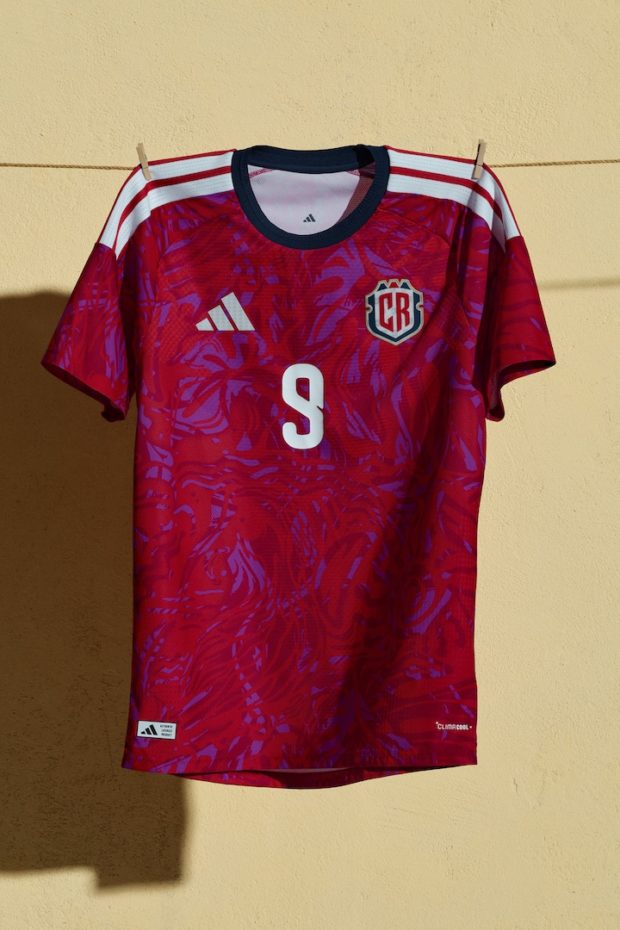 A nova camisa da Costa Rica traz detalhes em azul