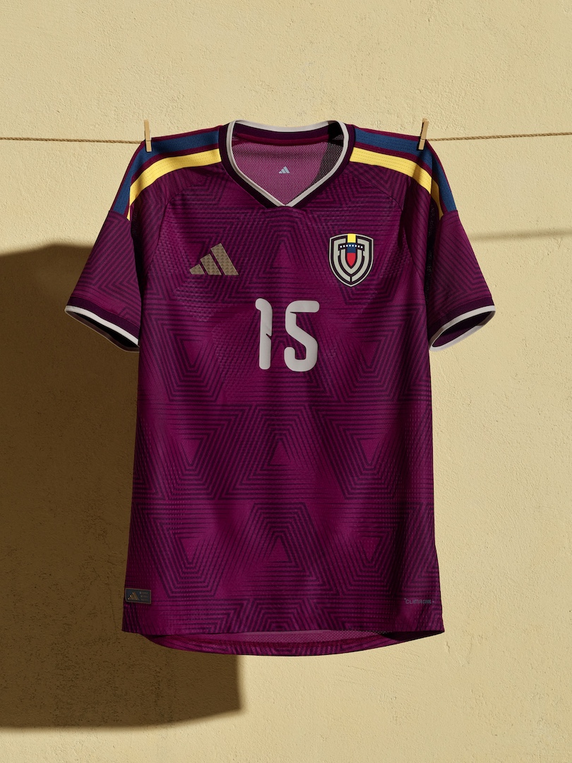 A seleção "Vinotinto" seguirá com a cor vinho como a base de seu novo uniforme