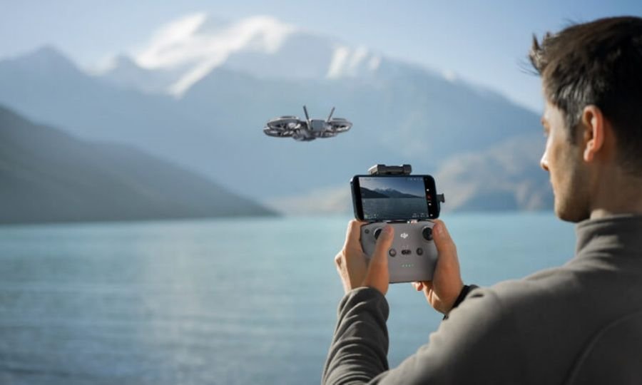 pessoa-pilotando-drone