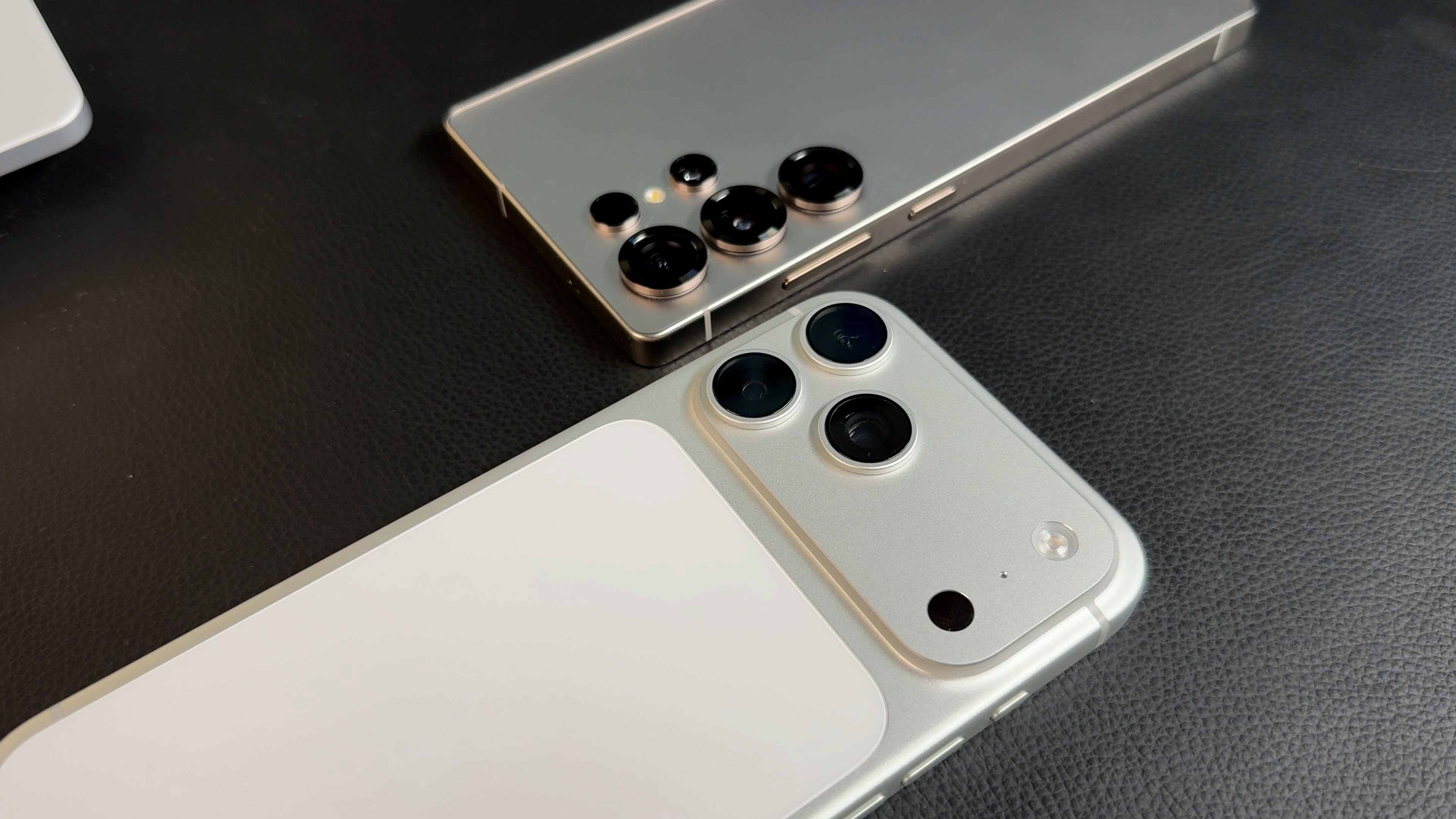 iPhone 17 Pro Max vs Galaxy S25_Ultra .jpg