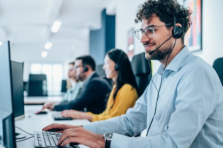trabalhadores-em-call-center