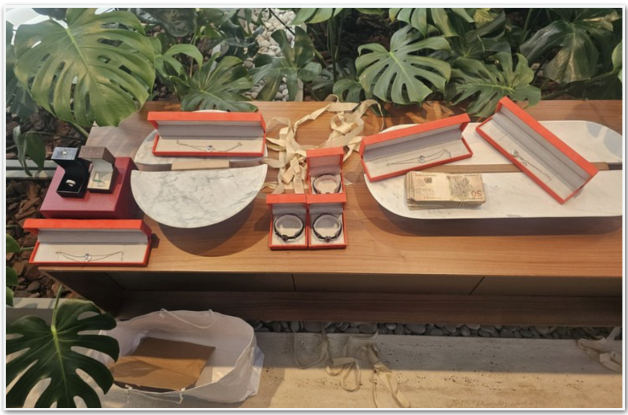 Joias também foram apreendidas pela corportação