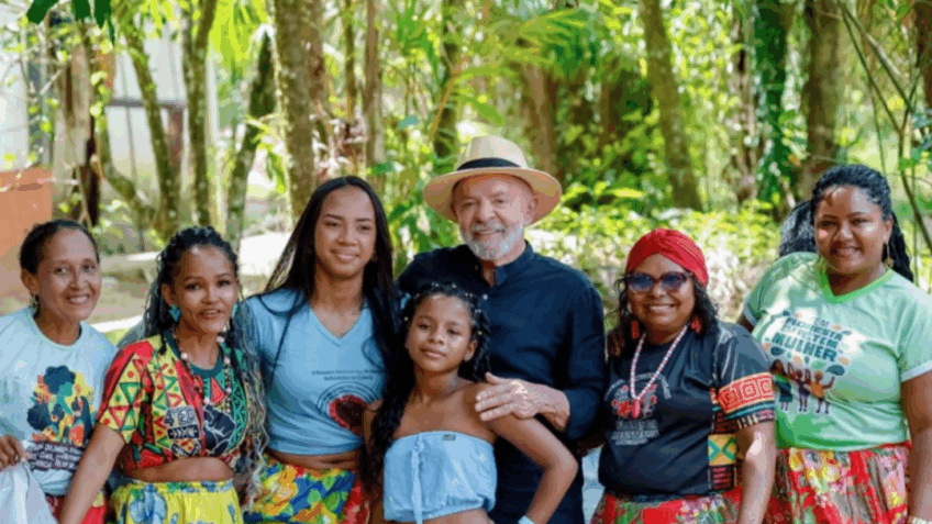 "Entre conversas e o som das palhas, aprendi sobre o açaí, fruto que alimenta o corpo e a cultura da Amazônia", afirmou o presidente