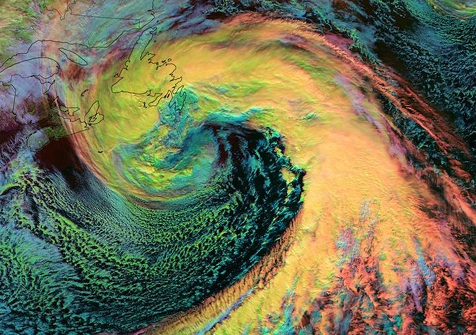 sistema de tempestades no Atlântico