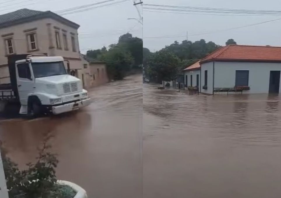Moradores de Santa Maria lidam com casas alagadas e prejuízos materiais após temporais.