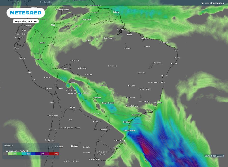 Frente fria organiza corredor de umidade sobre o Brasil e provoca chuvas intensas.