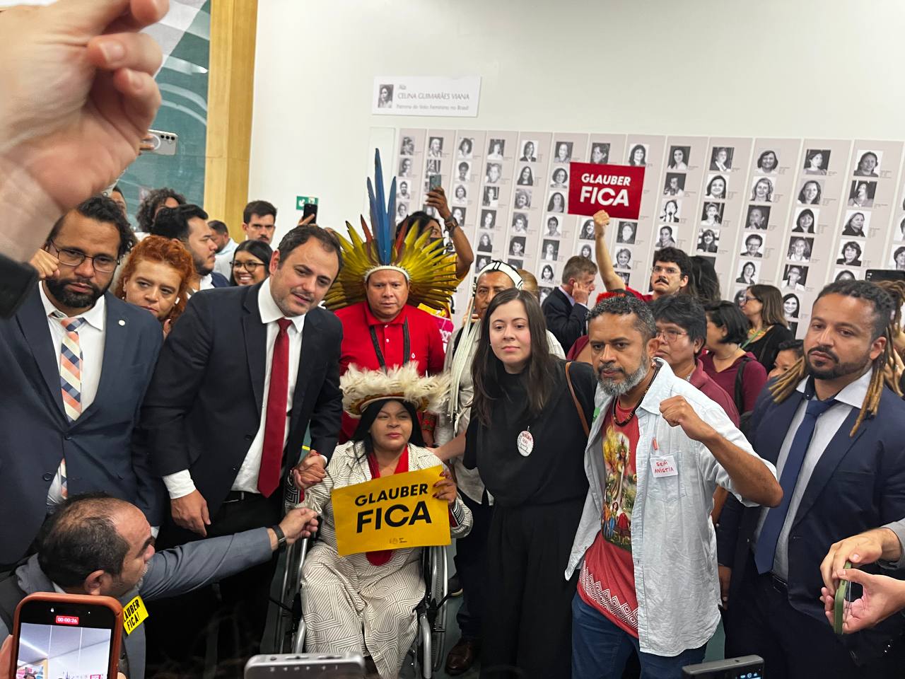 photo_5028672299028122479_y