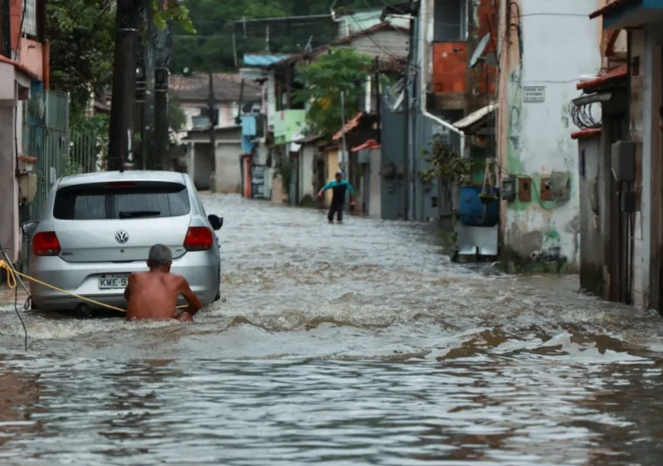 Angra dos Reis alagada após tempestades. Créditos: Aline Massuca/Reuters. Angra dos Reis alagada após tempestades. Créditos: Aline Massuca/Reuters.