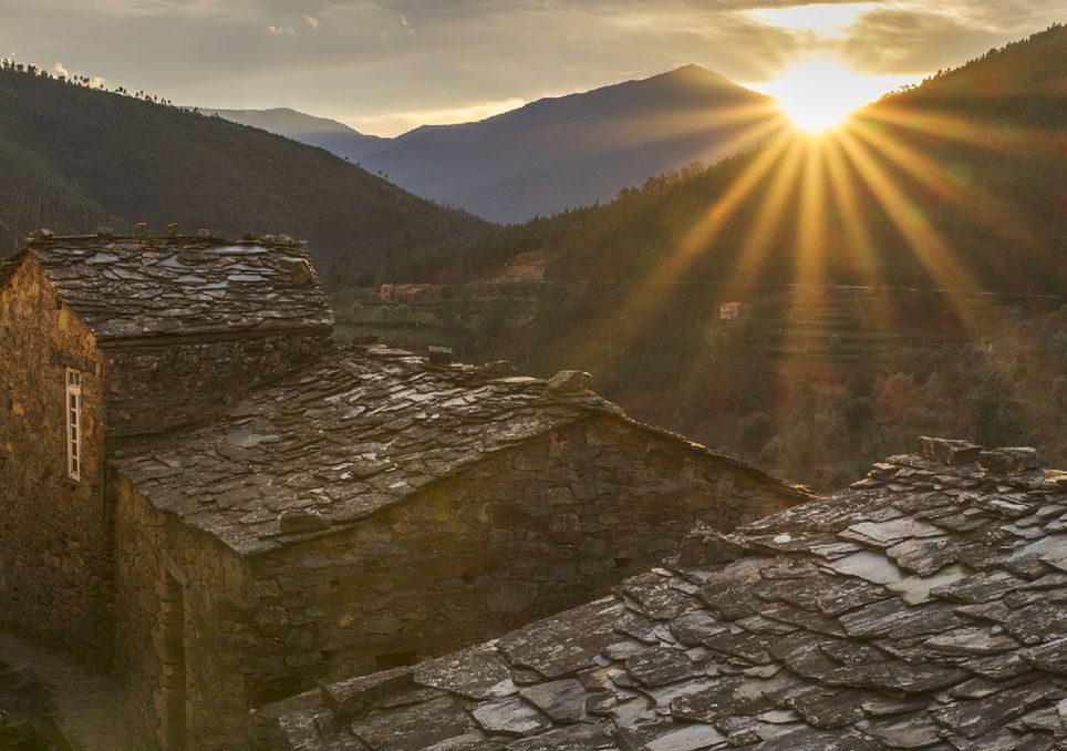 Casas de xisto na aldeia de Cabeça, Seia