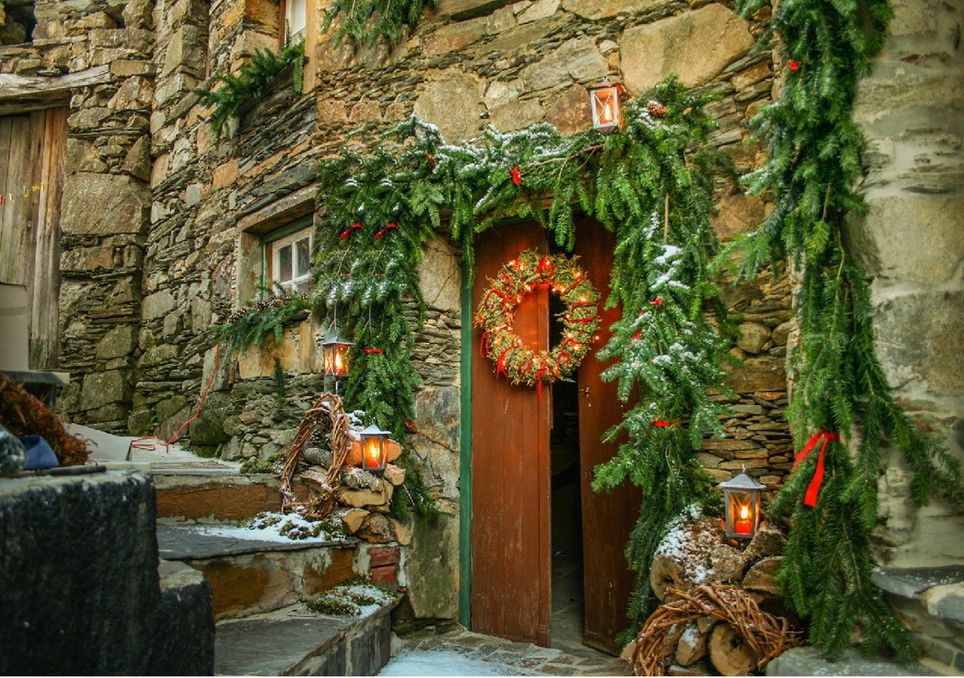 Enfeites de Natal na aldeia de Cabeça, Seia