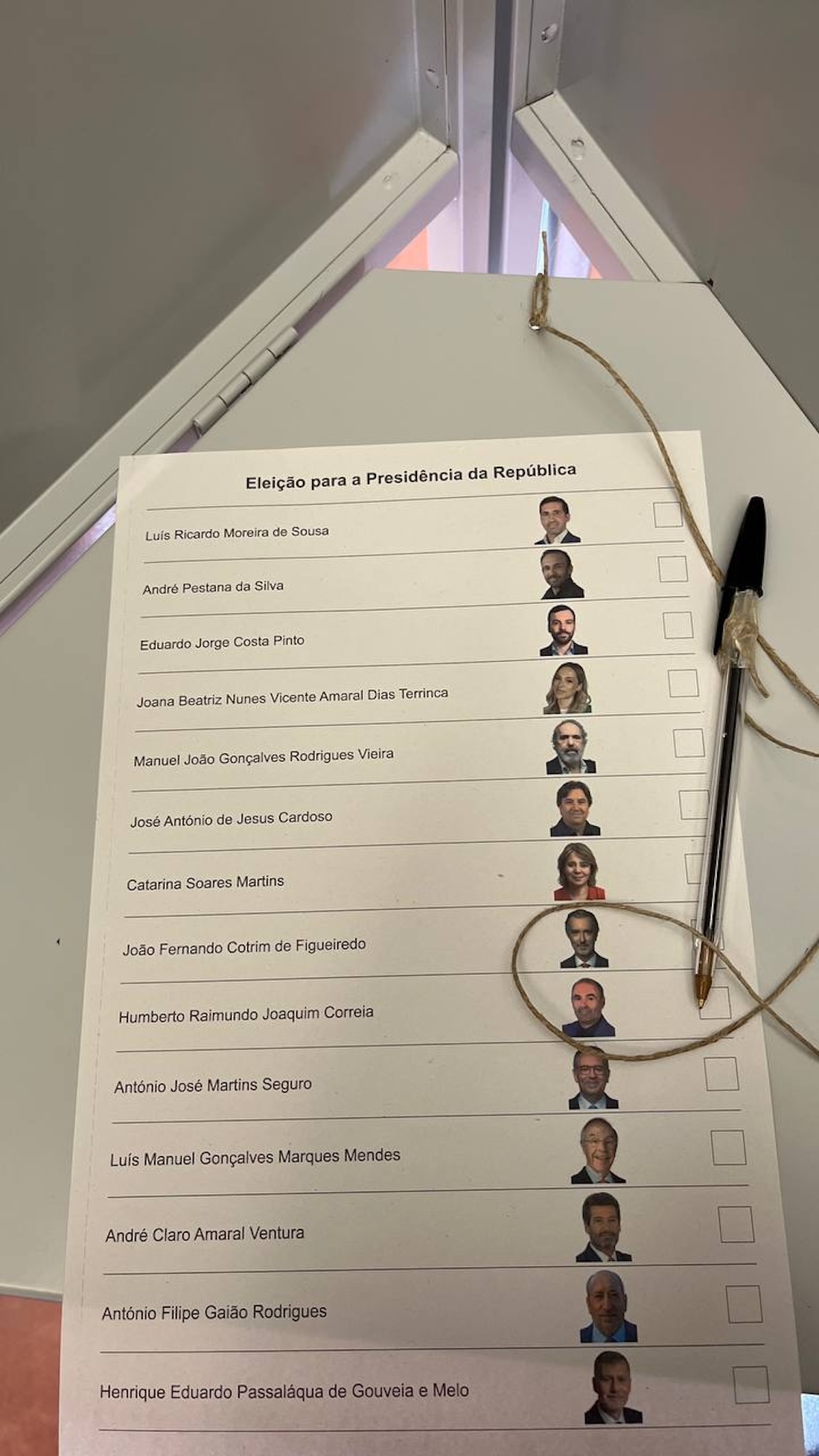 Célula de votação das eleições de Portugal