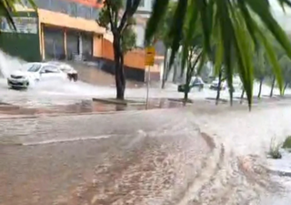 Chuva forte alaga avenidas na Grande BH e previsão mantém os alertas até a próxima semana; veja imagens e a previsão