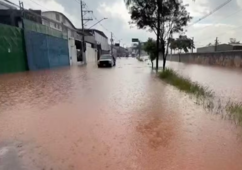 Zona Leste registrou os maiores volumes de chuva nesta quarta (28) e transporte sobre trilhos foi afetado. Zona Leste registrou os maiores volumes de chuva nesta quarta (28) e transporte sobre trilhos foi afetado.