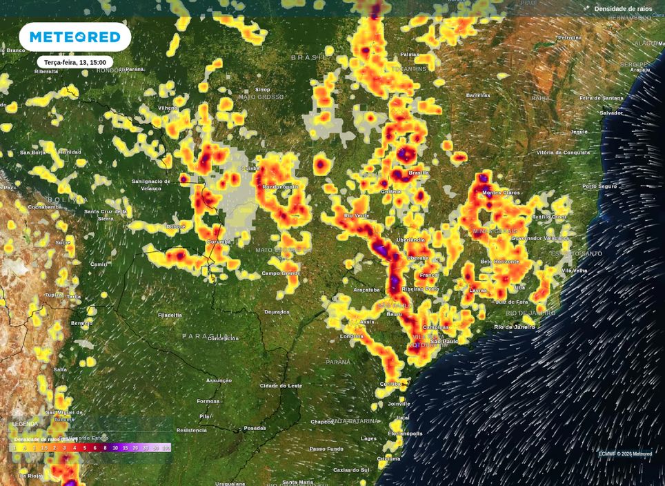 Mapa de densidade de raios exemplifica áreas mais propícias a tempestades.