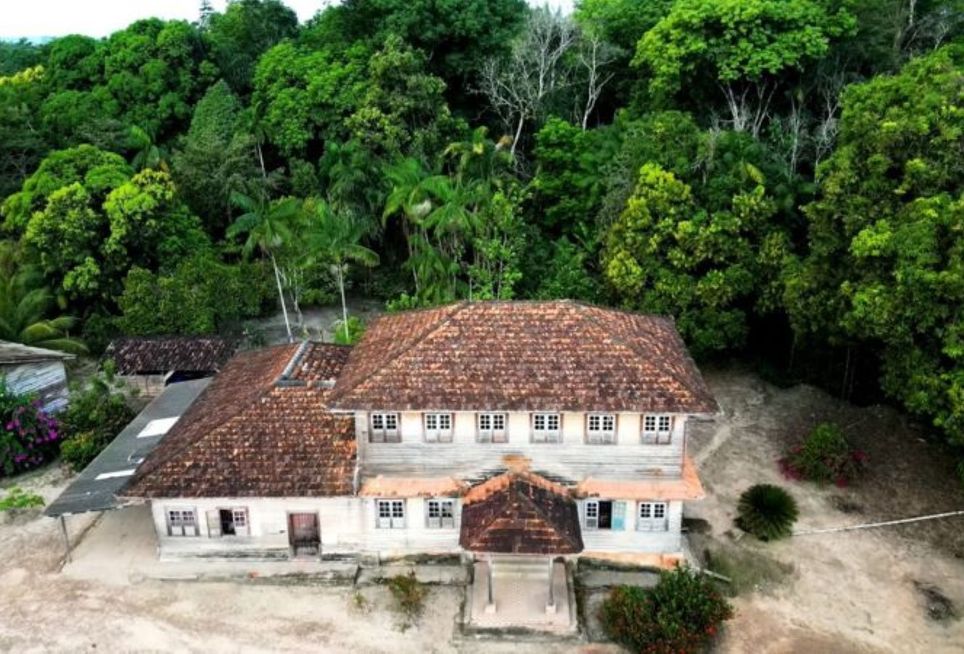 Casarão de família japonesa em Tomé-Açu erguido nos anos de bonança da pimenta-do-reino. Fonte: BBC Brasil
