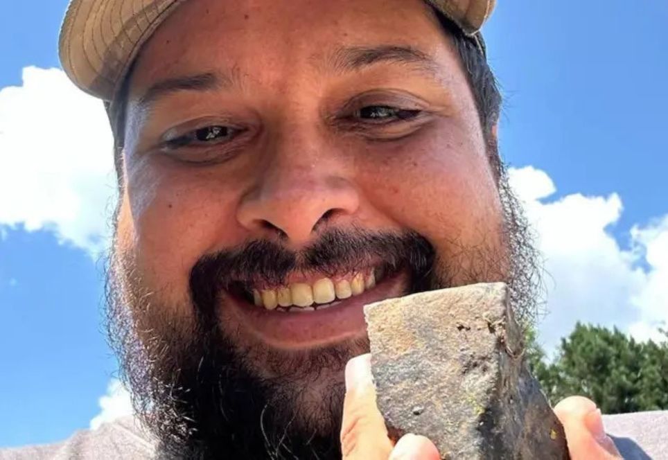 Roberto Vargas deixou o trabalho como terapeuta de saúde mental para viajar pelo mundo em busca de meteoritos