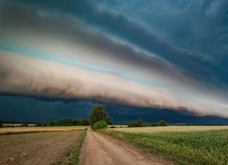 Nas próximas horas, uma frente fria traz intensa mudança em parte do Brasil; confira os alertas e as áreas afetadas