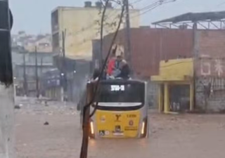 Temporal causa caos em São Paulo com ruas alagadas e rajadas de vento na quinta-feira, 8; veja imagens