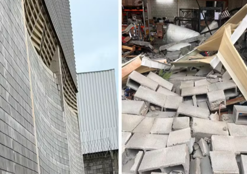 Galpão desabou no bairro de Iporanga e vias ficaram bloqueadas após forte chuva acompanhada de ventania.